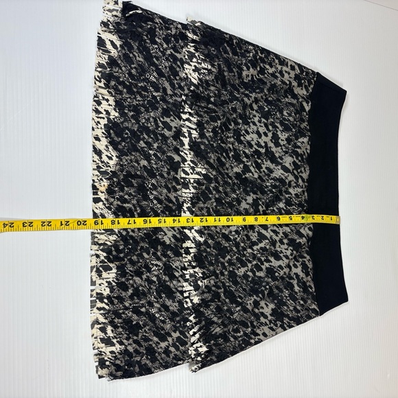 Ann Taylor Lace Overlay Skirt Size 12 Black Cream Pleated Lined Elegant - Picture 4 of 11